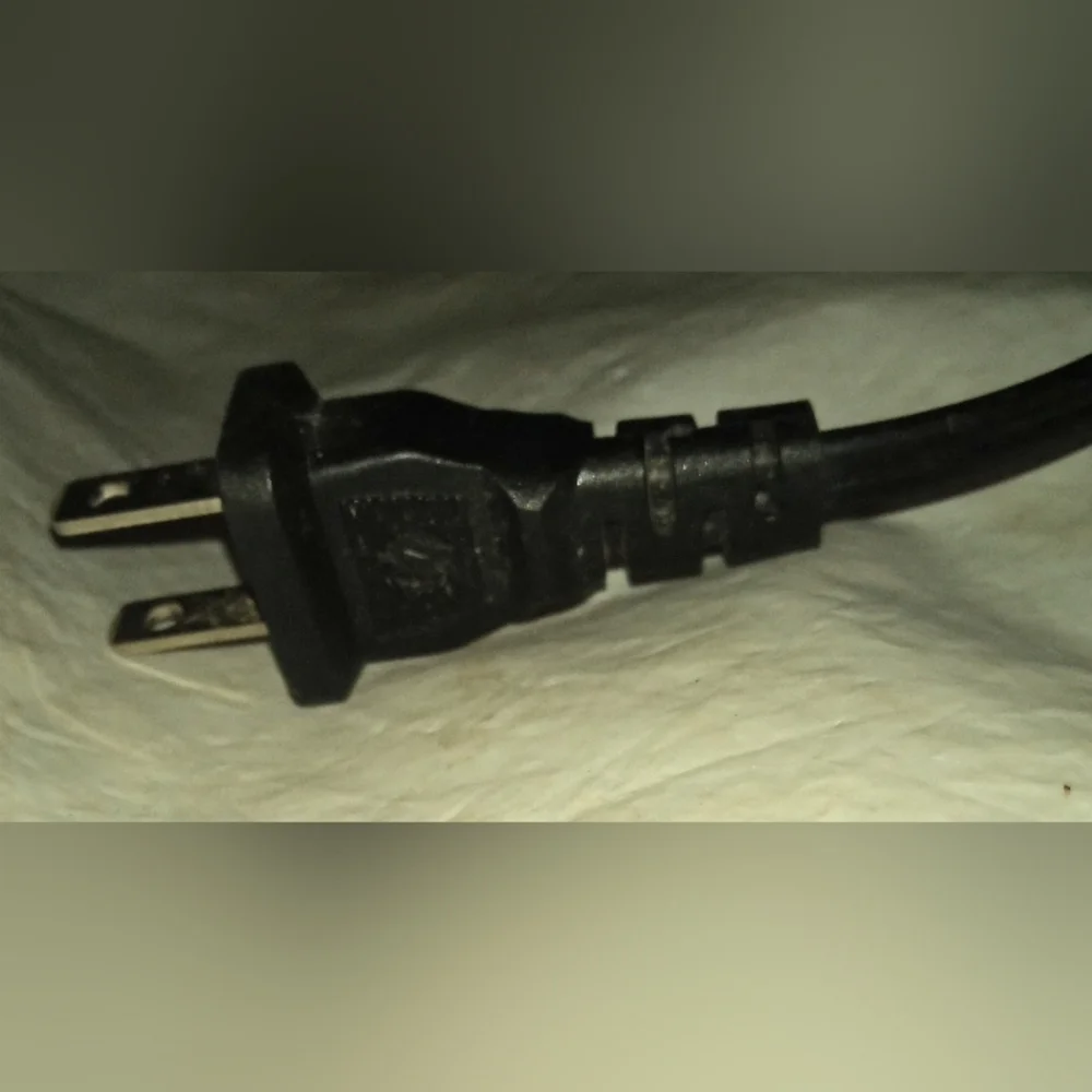 NEW* Volex Power Cable
